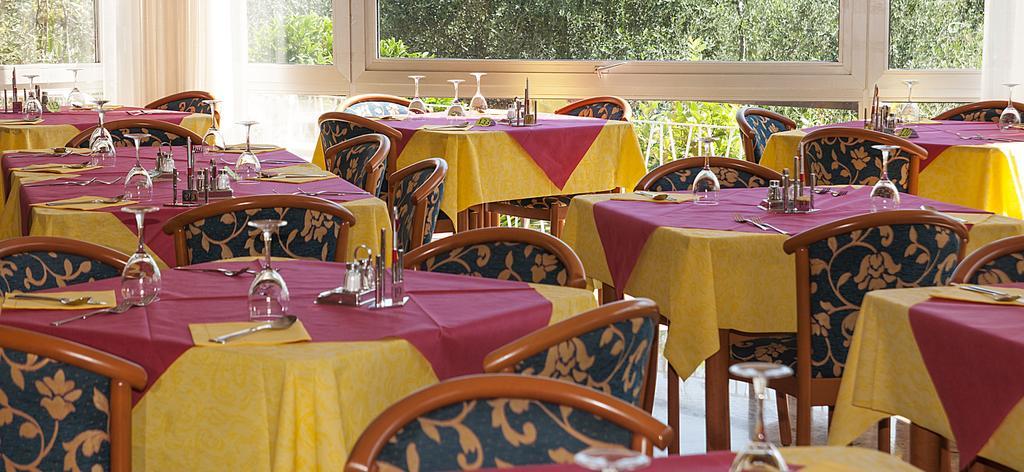 Hotel Garden Limone sul Garda Ngoại thất bức ảnh