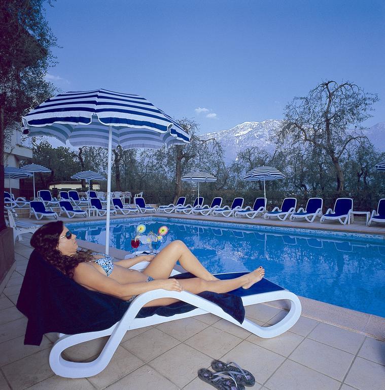 Hotel Garden Limone sul Garda Ngoại thất bức ảnh