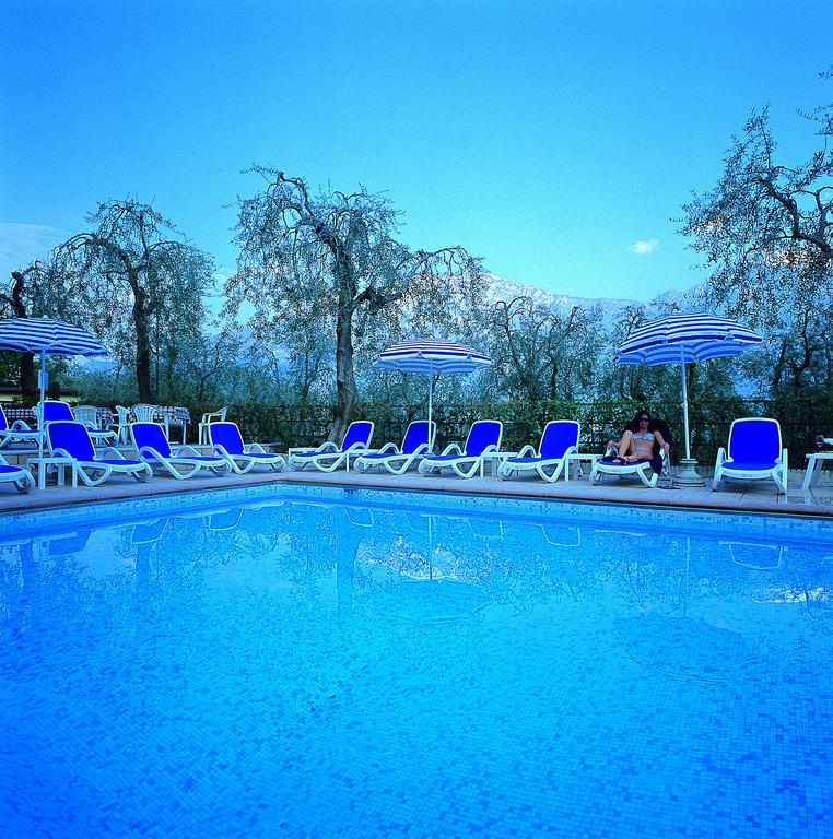 Hotel Garden Limone sul Garda Ngoại thất bức ảnh