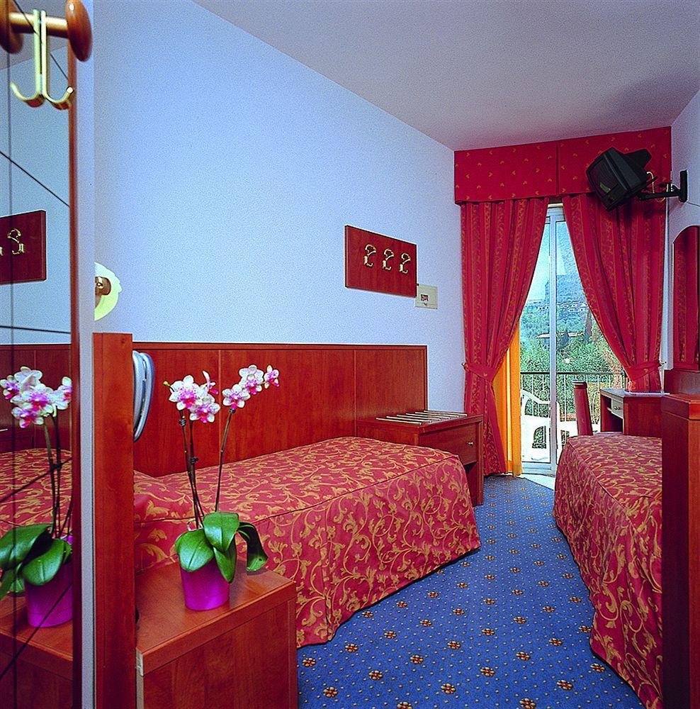 Hotel Garden Limone sul Garda Ngoại thất bức ảnh