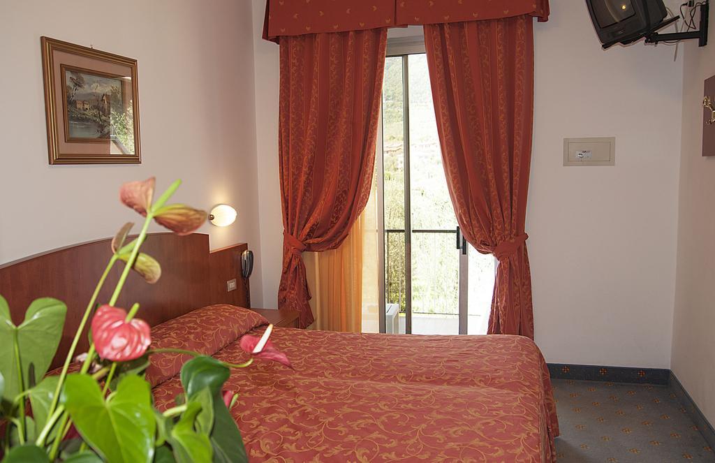 Hotel Garden Limone sul Garda Phòng bức ảnh