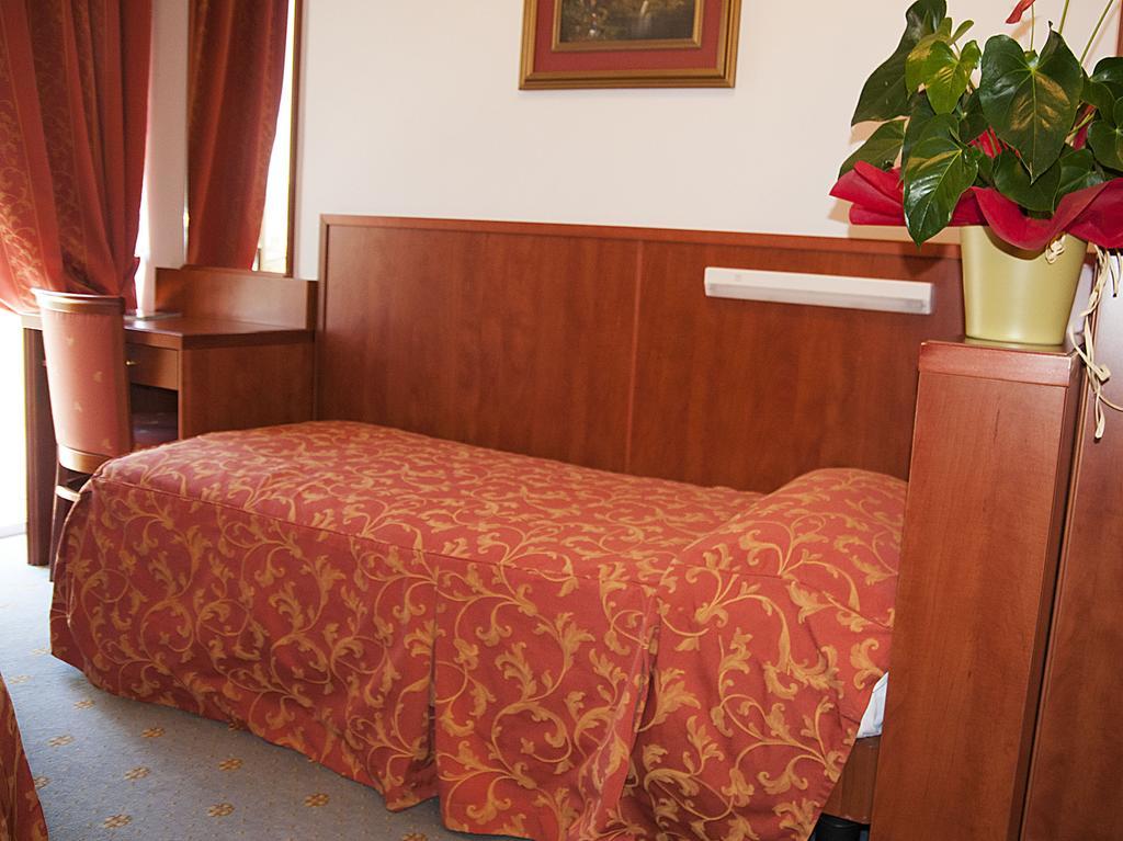 Hotel Garden Limone sul Garda Phòng bức ảnh
